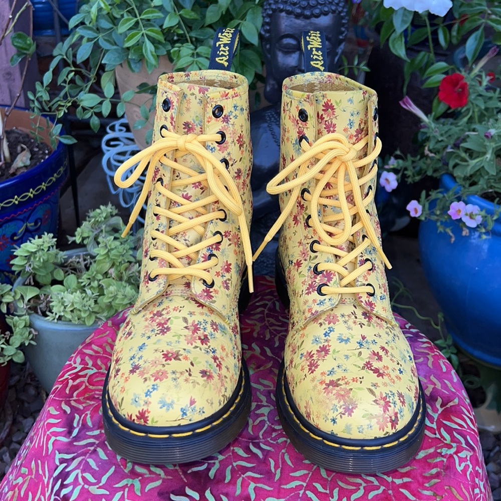☀️ 🌺 Dr. Martens 1460 Sunshine Yellow Daisy Floral Boots 🌺☀️ - Picture 6 of 17
